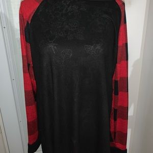 Super cute Buffalo Plaid lightweight sweater